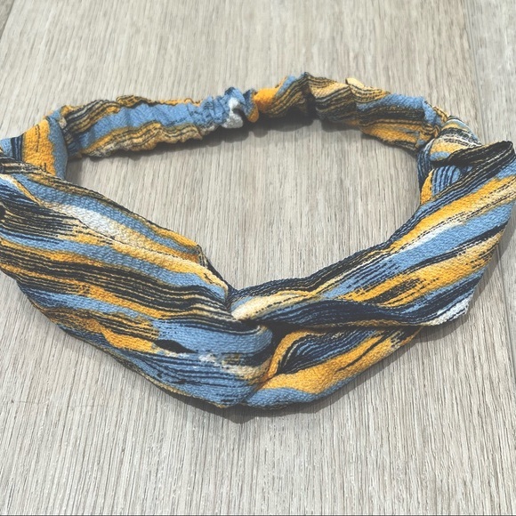 🍀Bundle! 3/$10 Knotted Headbands - Picture 3 of 5